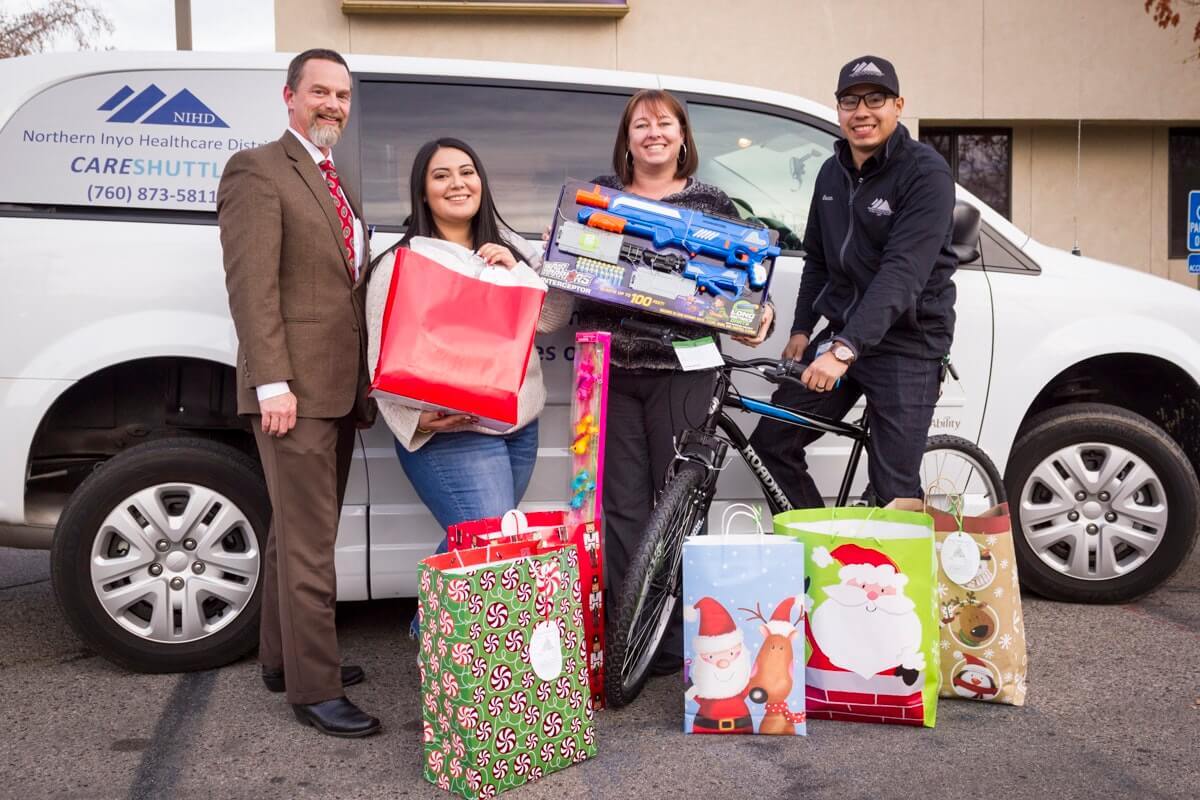 NIHD employees with gifts